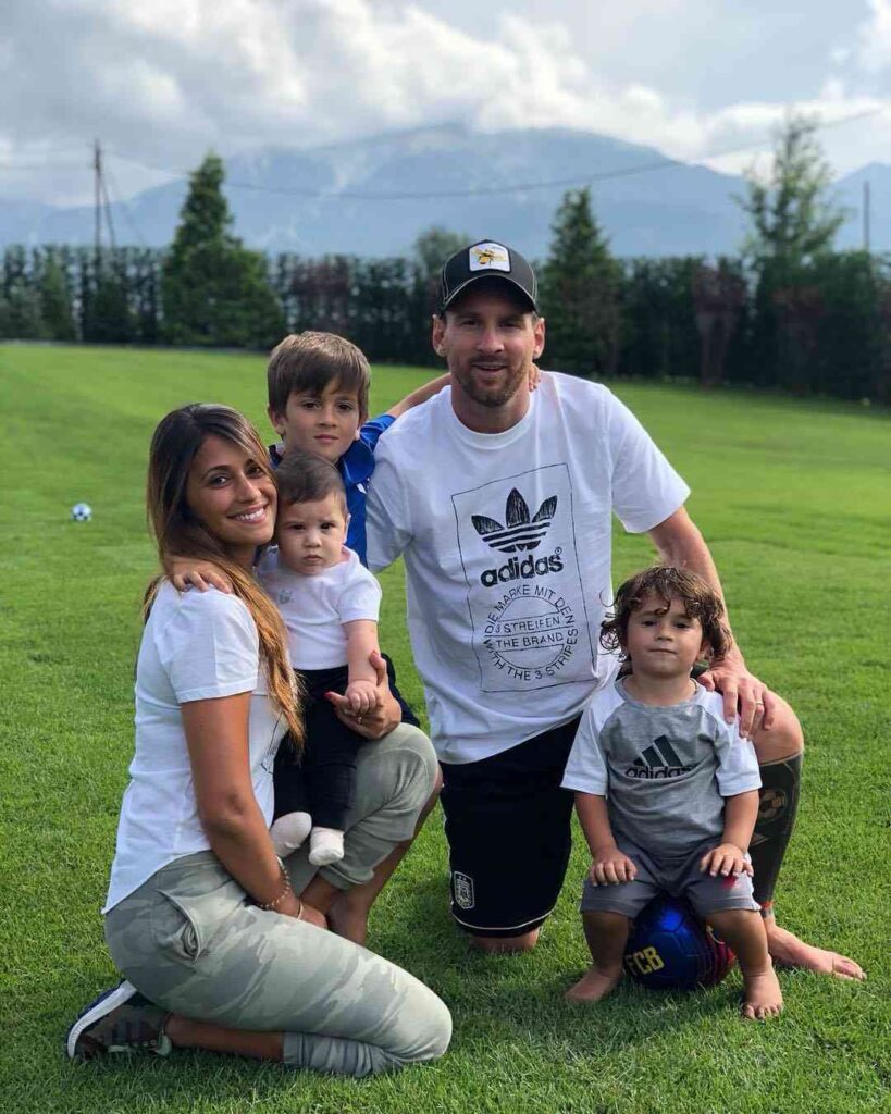 lionel messi with family 3