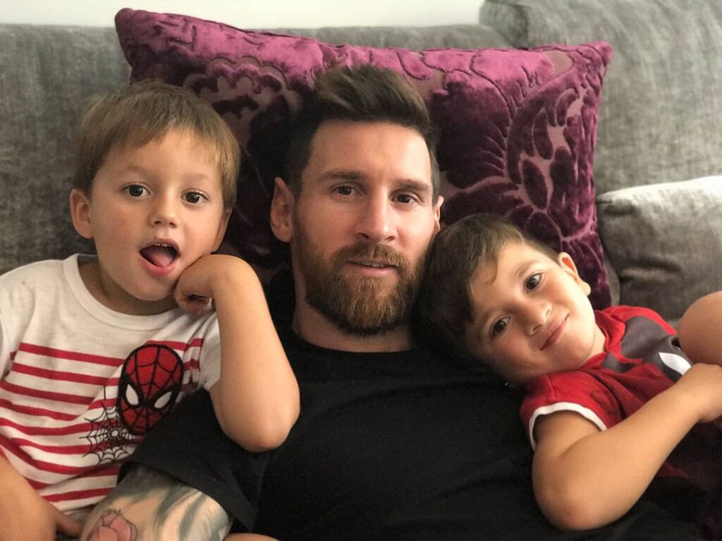 messi photo with family 2