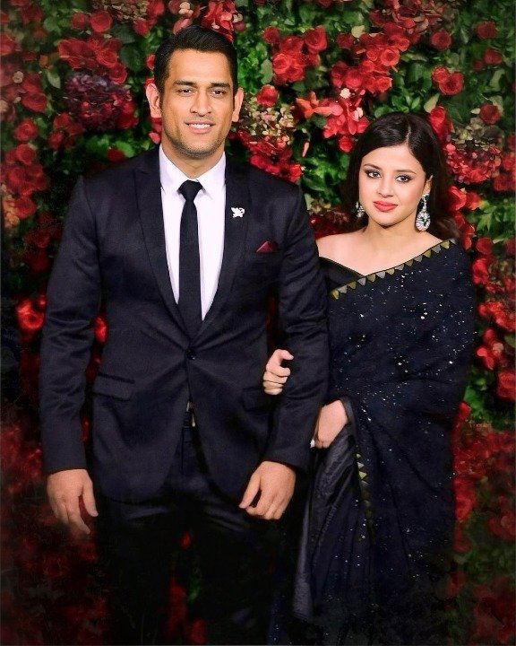 Ms Dhoni & his wife photo