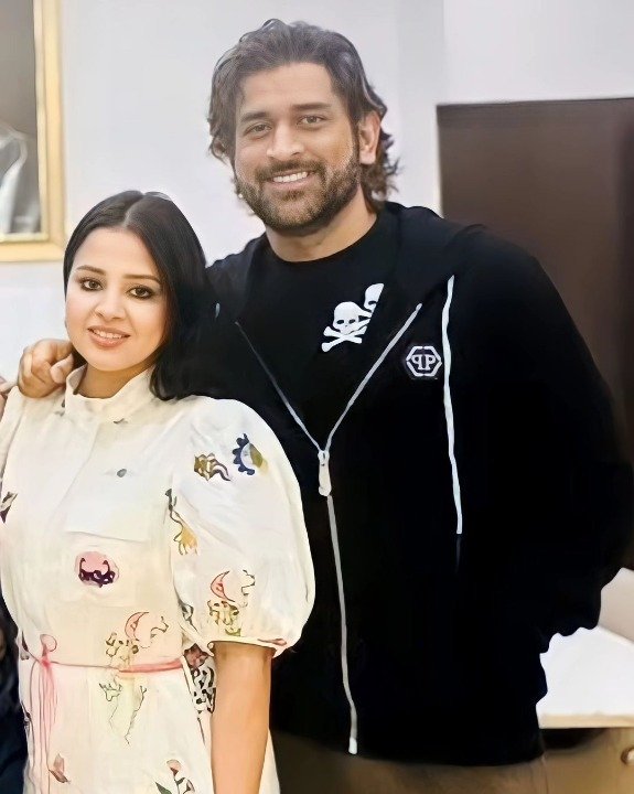 Stunning MS Dhoni image with wife